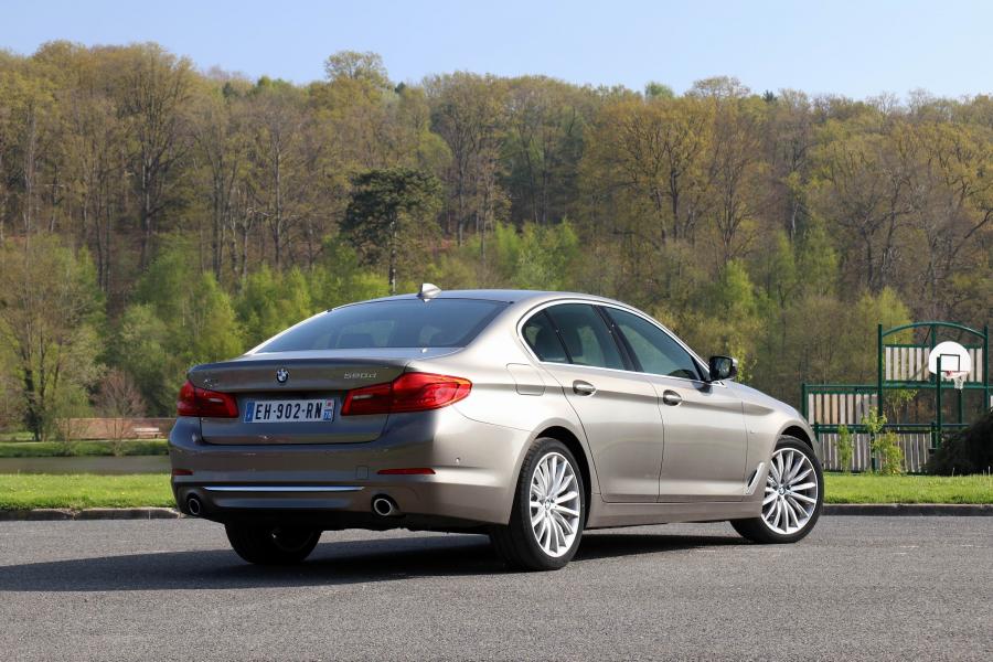  BMW 520d xDrive Sedan Luxury Line 2017 года  (WW) (фото 14 из 21)